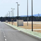 La urbanización del suelo industrial del sector número dos de la Ciudad del Medio Ambiente está totalmente terminada y las parcelas estarán disponibles para las empresas antes de final de año, según informaron fuentes de la Junta. El nuevo polígono cuenta con una extensión de 837.932 metros cuadrados que se han distribuido en 27 parcelas de distintos tamaños, para responder a las necesidades y a las demandas de las empresas. Este espacio cuenta con el abastecimiento de agua potable, que se suministra desde la Estación de Tratamiento de Agua Potable (ETAP).