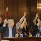 Los grupos de la oposición votan ayer en el pleno.-Luis Ángel Tejedor