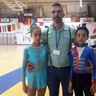 Ana Arancón y Héctor Díez junto con su entrenador.-C.D. Patín Soria