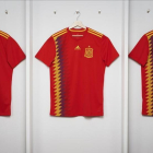 Las nuevas camisetas de Adidas de la selección.-AP / JOSE F. VALLEJO