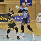 Álex San Martín y Manu Salvador, durante un partido.-VALENTÍN GUISANDE