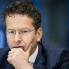 Dijsselbloem, durante una consulta general sobre el Eurogrupo en el Senado holandés, en La Haya, el 30 de marzo.-EFE / BART MAAT