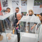 El consejero de Cultura, Gonzalo Santonja, visita la exposición del Museo Numantino. GONZALO MONTESEGURO