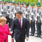 Primera reunión entre Pedro Sánchez y Angela Merkel en Berlín.-REUTERS