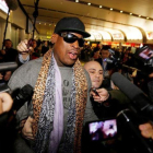 Dennis Rodman, en una imagen reciente, rodeado de cámaras.-JASON LEE / REUTERS