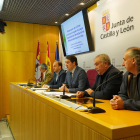 Suárez-Quiñones junto a responsables de organizaciones agrarias y ganaderas.-ICAL