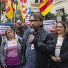 El líder de UGT en Cataluña, Camil Ros, se dirige a los concentrados ante la delegación del Gobierno en Barcelona.-