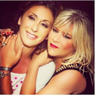Las cantantes Sabrina Salerno y Samantha Fox en una imagen actual que ha tuiteado Sabrina el 8 de enero del 2016.-TWITTER
