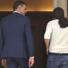 Pedro Sánchez recibe a Pablo Iglesias en la Moncloa, el pasado 6 de septiembre.-EL PERIÓDICO