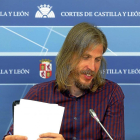 Pablo Fernández durante la rueda de prensa que ofreció ayer en las Cortes.-ICAL