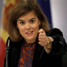 La vicepresidenta del Gobierno, Soraya Sáenz de Santamaría, en la rueda de prensa posterior al Consejo de Ministros.-Foto: JOS LUIS ROCA