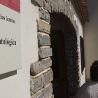 Imagen de archivo de la entrada al aula paleontológica de Villar. / VALENTÍN GUISANDE-