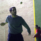 Cabrerizo II, en uno de los entrenamiento en el frontón de Duruelo de la Sierra.-MARIO TEJEDOR