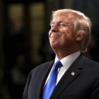 Trump sonríe durante el discurso sobre el Estado de la Unión ante el Congreso, en Washington (Estados Unidos).-WIN MCNAMEE (EFE)