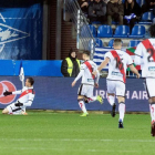Los jugadores del Rayo celebran el gol conseguido en Mendizorroza.-EFE