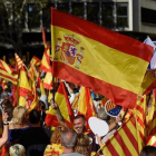 Profusión de banderas en la manifestación de Sociedad Civil Catalana.-JORGE GUERRERO