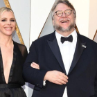 Kim Morgan y Guillermo del Toro, en la gala de los Oscar de este año.-VALERIE MACON