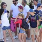 La reina Sofía se ha reunido con sus nietos Juan Valentín, Pablo Nicolás, Miguel, Irene Urdangarin, Victoria Federica  y  Felipe Juan Froilán Marichalar, en la escuela de vela de Calanova.-GTRES