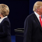 Hillary Clinton, excandidata demócrata a la Casa Blanca y Donald Trump, el presidente electo de EEUU.-AFP / CHIP SOMODEVILLA