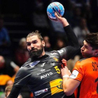 Jorge Maqueda tira a portería en el partido contra los Países Bajos durante el Europeo en Noruega.-OLE MARTIN/ AP