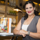 Virginia Naranjo, ganadora de 'Masterchef 4', con su libro de recetas.-GTRES
