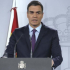 El presidente del Gobierno, Pedro Sánchez, en una comparecencia en la Moncloa.-DAVID CASTRO