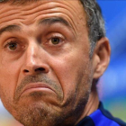 Luis Enrique, en un momento de la rueda de prensa previa al duelo con el Borussia.-AFP / LLUIS GENE
