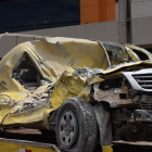 Uno de los vehículos de la firma española Prosegur, incendiado tras un millonario atraco a la empresa en Ciudad del Este (Paraguay).-EFE