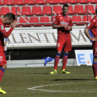 Pablo Valcarce, Dani Calvo y Galarreta se lamentan tras encajar uno de los goles del Cádiz.-María Ferrer