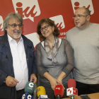El coordinador de IUCyL, José María González, la eurodiputada de IU, Paloma López y el candidato al congreso, Carlos Hernáez, ofrecen una rueda de prensa sobre el nuevo modelo productivo de IU-Ical