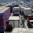 Una multitud de camiones bloquea la circulación en Duque de Caixas, cerca de Río de Janeiro.-RICARDO MORAES/ REUTERS