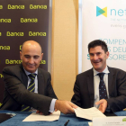El director de Negocios de Bankia, Jaime Campos, y el consejero delegado de la consultora Everis, Carlos Ceruelo, firman un convenio de colaboración para la compensación de facturas de empresas y autónomos-Ical