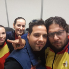 Fotografía colgada en las redes sociales del equipo, en el aeropuerto de Dubai.-
