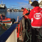 Los voluntarios del 'Golfo Azzuro' de Proactiva Open Arms.-MONTSE MARTÍNEZ