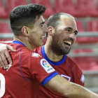 Pere Milla celebra con Unai el gol que el pasado domingo daba la victoria al Numancia ante el Cádiz.-Mario Tejedor