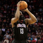 James Harden lanzando a canasta en el partido ante Orlando.-ERIK WILLIAMS