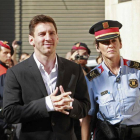 El futbolista del F.C.Barcelona Lionel Messi, en 2013 a su llegada al juzgado de Gavà, donde declaró como imputado ante el titular del juzgado número 3, acusado de defraudar a Hacienda cerca de 4 millones de euros.-Foto: EFE/ ARCHIVO