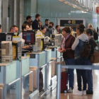 Mostradores de Vueling en el aeropuerto de El Prat.-DANNY CAMINAL