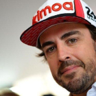 Fernando Alonso, hoy, durante el paseo por Le Mans de los participantes en las 24 Horas.-AFP / JEAN-FRANCOIS MONIER