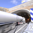 Camiones accediendo al túnel de Piqueras desde Soria. HDS