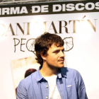 Dani Martín en una firma de discos en Valladolid. Miriam Chacón / ICAL -