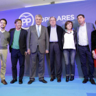 Cabezón, Martínez, Posada, Herrera, Angulo, Peregrina y Gil posan en el acto central de la campaña.-DIEGO MAYOR
