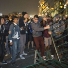 Protestas ante el Palacio Nacional en México por los 43 estudiantes de magisterio desaparecidos, este jueves.-Foto: REBECCA BLACKWELL / AP