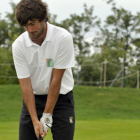 Daniel Berná en el campo de golf de Pedrajas. / Álvaro Martínez-