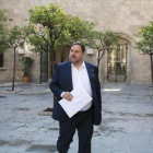 El vicepresidente Oriol Junqueras se dirige a la reunión del Govern, ayer.-JOAN CORTADELLAS