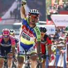 El ciclista eslovaco del equipo Tinkoff Saxo, Peter Sagan, se proclama vencedor de la tercera etapa de la Vuelta Ciclista a España.-Foto: EFE / JAVIER LIZÓN