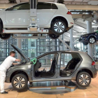 Producción de coches en Alemania.-/ REUTERS / MATTHIAS RIETSCHEL