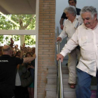 El expresidente uruguayo, José Mujica, durante su visita al Casinet d'Hostafrancs durante este domingo.-Foto: EFE / TONI ALBIR