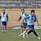 Entrenamiento del Numancia esta semana en el anexo de Los Pajaritos con Alberto Escassi en primer plano.-Mario Tejedor