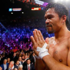 Manny Pacquiao da las gracias al público tras perder ante Floyd Mayweather en el 'combate del siglo', el sábado en Las Vegas.-Foto:  AFP / AL BELLO